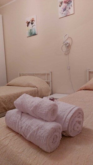 2 dormitorios, tabla de planchar con plancha, wifi y ropa de cama