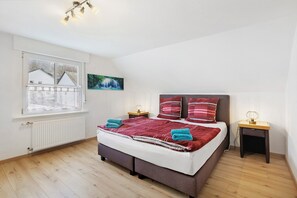 2 bedrooms, iron/ironing board, WiFi, bed sheets