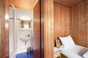 Shower, hair dryer, towels - Apartment 'Zimmer 31' (Nürtingen)