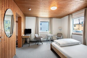 1 bedroom, WiFi, bed sheets - Apartment 'Zimmer 31' (Nürtingen)