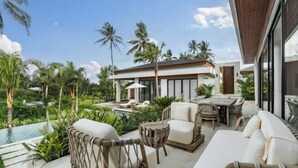 A modern outdoor living area with a pool, lounge chairs, and a dining table. - Villa Maxime by BaliSuperHost (Bali)