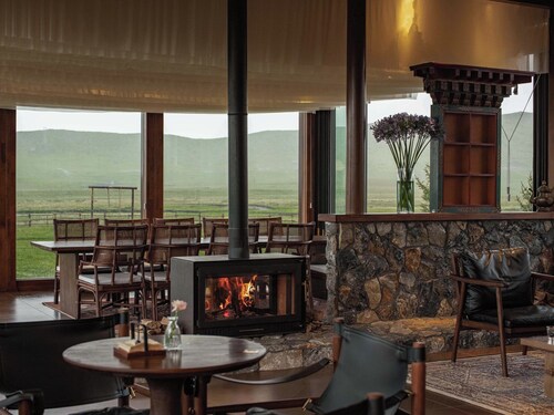 Hongyuan Weilu Nomadic Luxury Camp