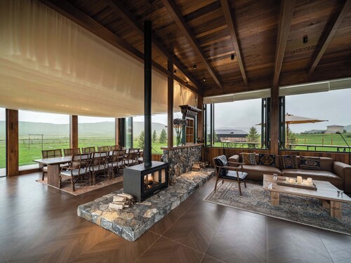 Hongyuan Weilu Nomadic Luxury Camp