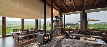 Hongyuan Weilu Nomadic Luxury Camp