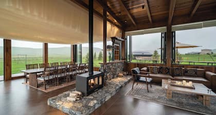 Hongyuan Weilu Nomadic Luxury Camp