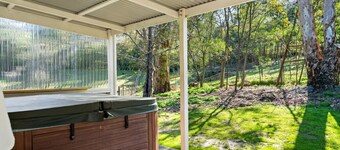 Orchard Cottage—A Leafy Peaceful Retreat with Spa