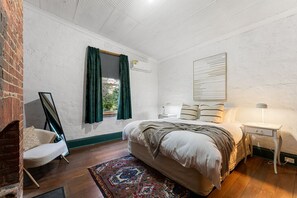 WiFi, bed sheets