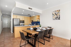 Dining - Haze on Gray - CBD Escape near Parklands & Chinatown (Adelaide)