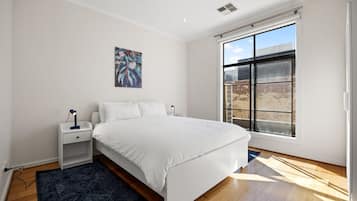 3 chambres, fer et planche à repasser, Wi-Fi, draps fournis