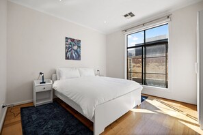 3 chambres, fer et planche à repasser, Wi-Fi, draps fournis