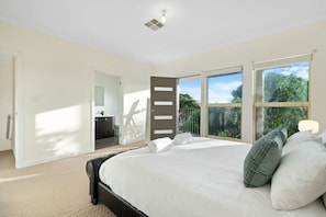 3 bedrooms, iron/ironing board, WiFi