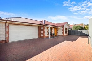 Exterior - Clay & Clover—Best Location Where City Meets Coast (Torrensville)
