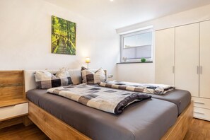 2 bedrooms, WiFi, bed sheets