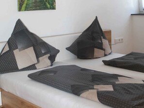 2 bedrooms, WiFi, bed sheets