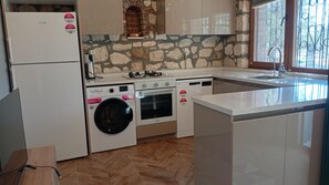Family Double Room, Garden View | Private kitchenette