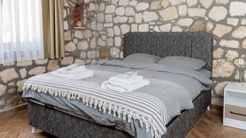 Habitación doble familiar, vista al jardín | Escritorio, espacio para trabajar con laptop y wifi gratis