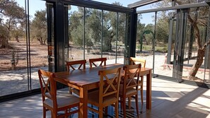 Familie tweepersoonskamer, uitzicht op tuin | Uitzicht vanuit de kamer