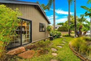 Property grounds - Zen Beach Retreat: Pool/Hot Tub, Near Surf & Transit, Family Ready! (Encinitas)