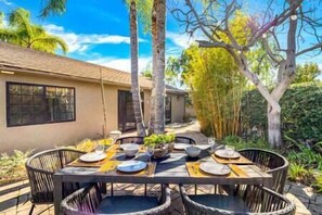 Outdoor dining - Zen Beach Retreat: Pool/Hot Tub, Near Surf & Transit, Family Ready! (Encinitas)