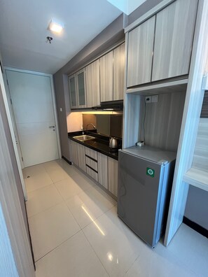 Studio, Balcony, City View | Private kitchenette