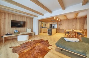 Superior chalet, uitzicht op bergen | Woonruimte