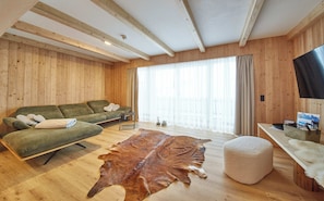 Superior Chalet, Mountain View | Living area