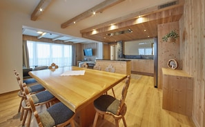 Superior Chalet, Mountain View | In-room dining