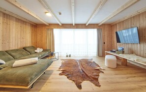Superior Chalet, Mountain View | Living area