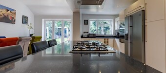 Spacious 4-Bedroom House with Parking near City Centre