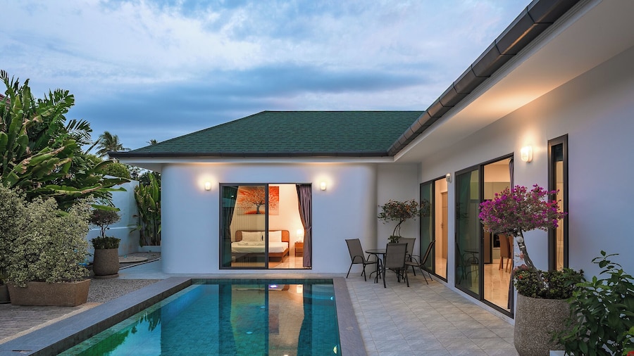 3BR Walk to Beach 7 Min to Beach V189