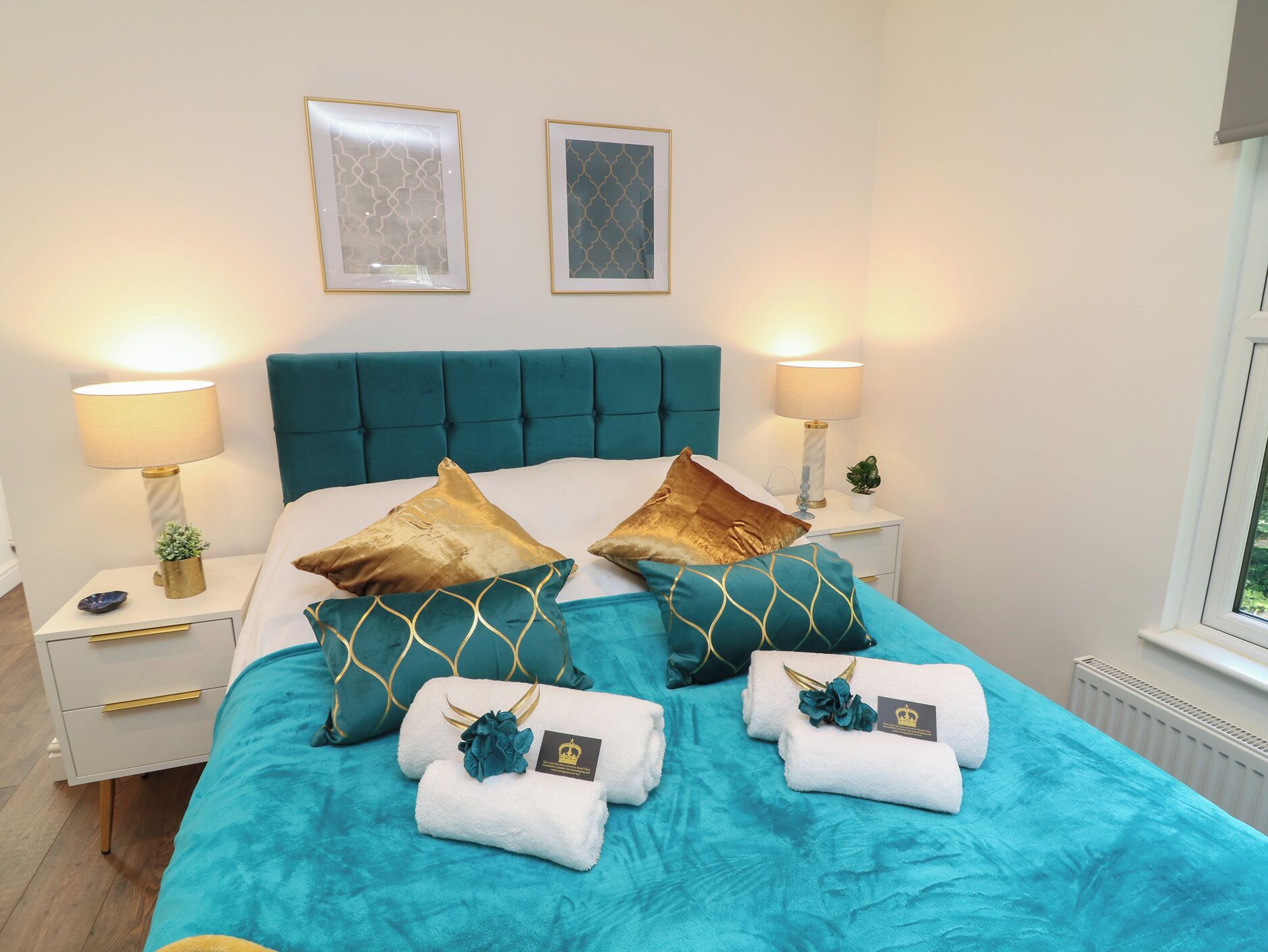 1 kamar tidur dan didekorasi berbeda-beda