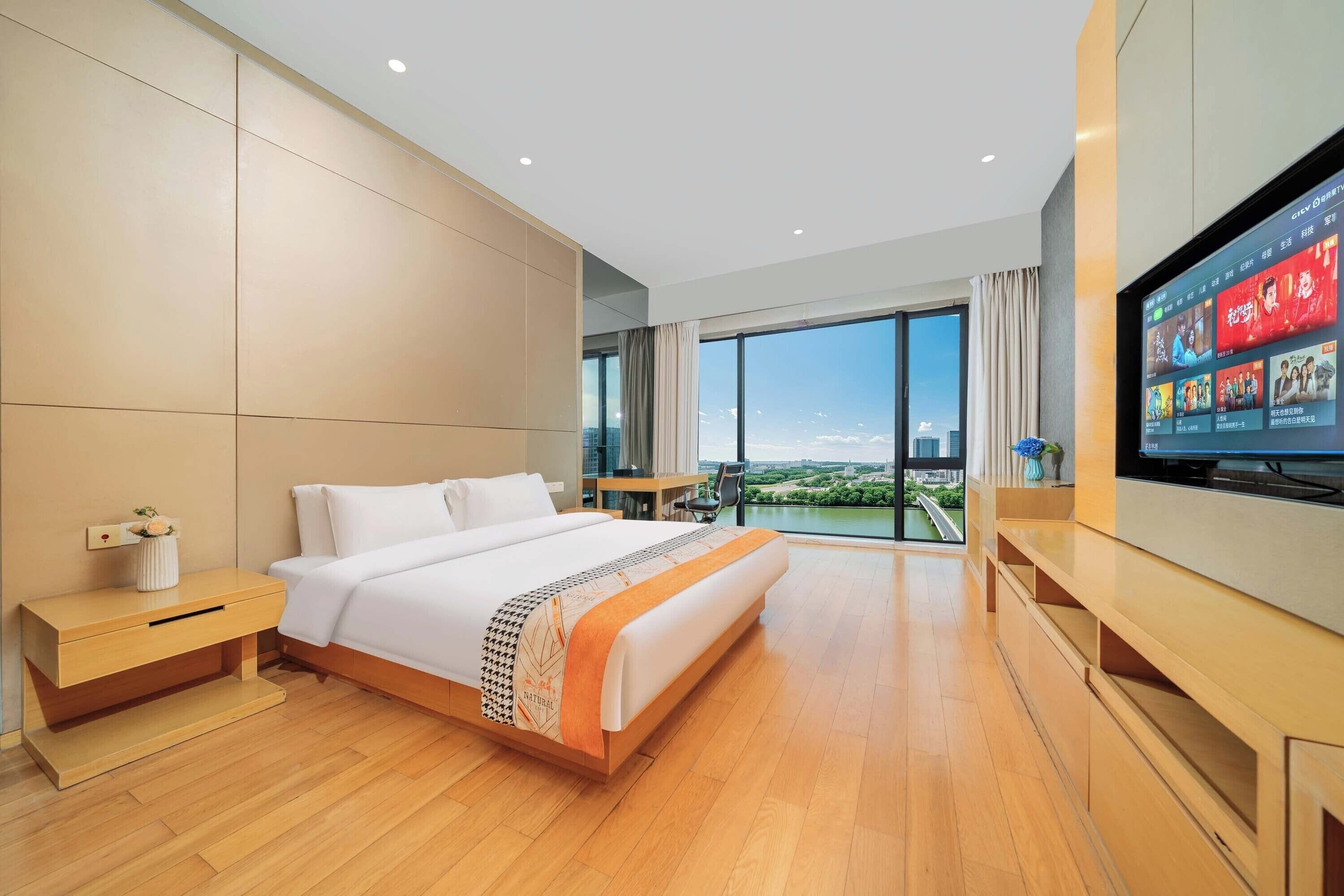 Superior tweepersoonskamer, uitzicht op de stad | Een bureau, verduisterende gordijnen, gratis wifi, beddengoed