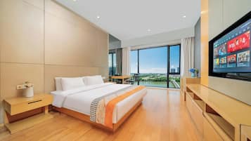 Quarto casal superior, vista para a cidade | Escrivaninha, cortinas blackout, Wi-Fi de cortesia, roupa de cama