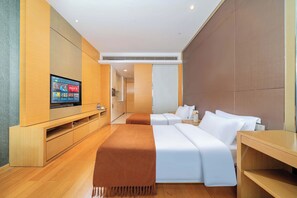 Executive Twin Room, City View | Living area