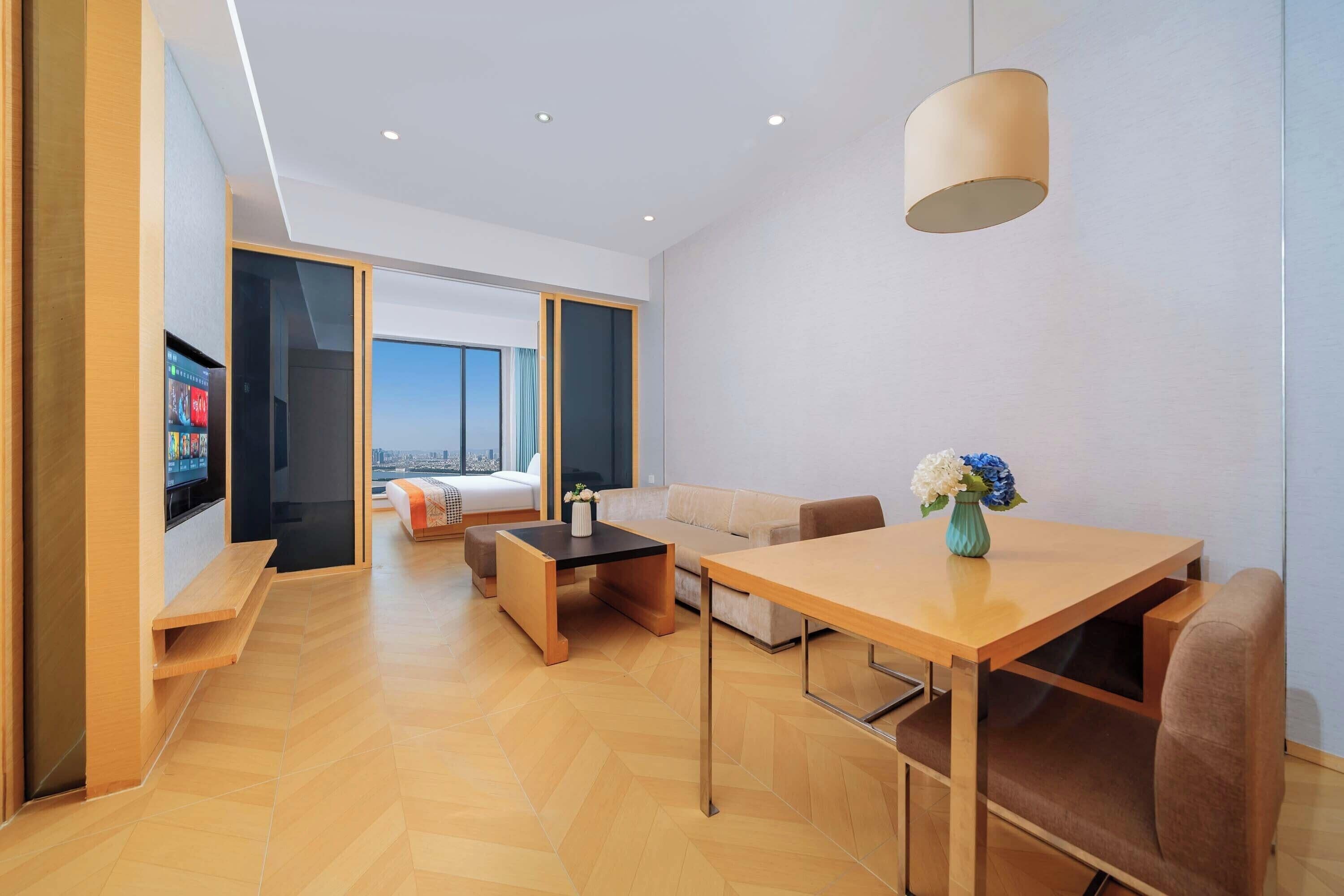 Luxury Suite, City View | Living room | TV