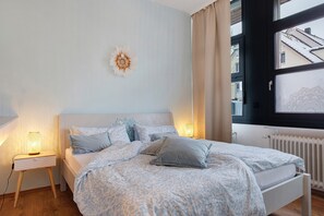 4 bedrooms, iron/ironing board, WiFi, bed sheets