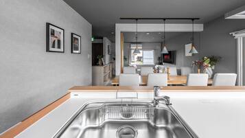 冰箱、微波炉、炉灶