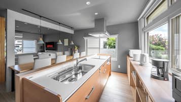 冷蔵庫、電子レンジ、コンロ、トースター