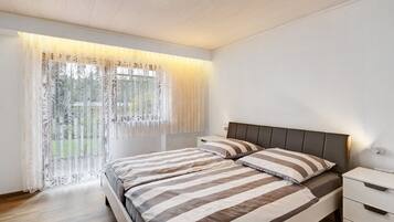 1 habitación, tabla de planchar con plancha, wifi y ropa de cama