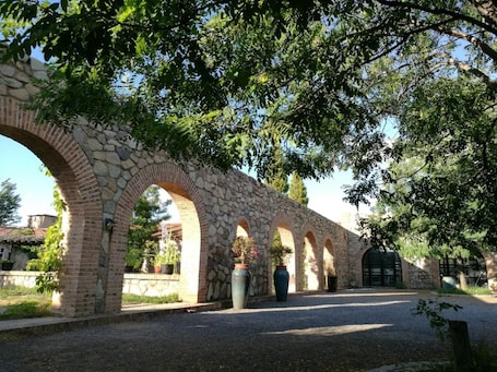 Interior. Tsingpu Badaling Retreat