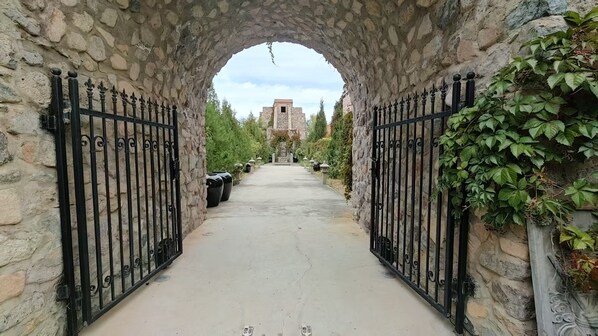 Entrada de la propiedad