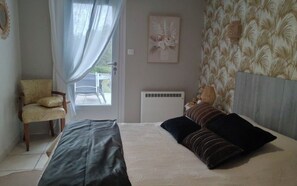 1 bedroom, iron/ironing board, WiFi, bed sheets