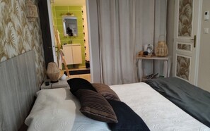 1 غرفة نوم ومكواة/لوح كي وواي فاي وملاءات أسرّة