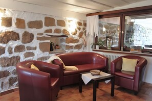 Interior - Apartment 'Panoramablick' with Mountain View, Shared Terrace and Wi-Fi (Oberharmersbach)