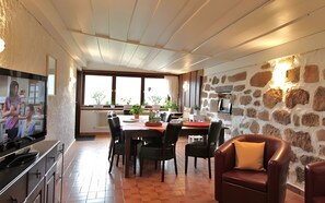 Dining - Apartment 'Talblick' with Mountain View, Shared Terrace and Wi-Fi (Oberharmersbach)
