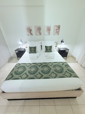 1 bedroom, iron/ironing board, WiFi. Domus Philippi–Spacious Stay the Heart of Larisa, Perfect for Families & Friends