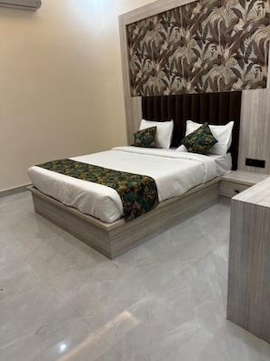 Deluxe Double Room | Free WiFi