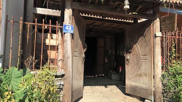 숙박 시설 입구