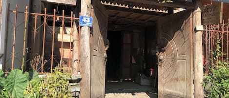Entrada al alojamiento
