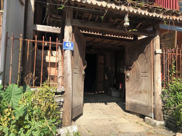 숙박 시설 입구